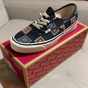 Vans Men's Black Sneakers with Multicolor Pattern